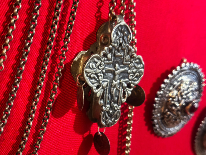 Σταυρός χυτός με κρεμαστά Φωτογραφία 3