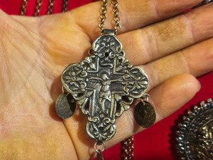 Σταυρός χυτός με κρεμαστά Φωτογραφία 4